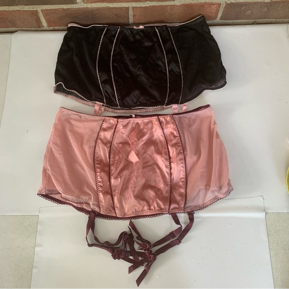 Victoria’s Secret Set of 2 Garter Belts assorted colors styles Women’s large NEW